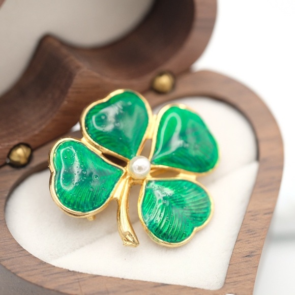 Enamel Shamrock Brooch Lucky 4 Leaf Clover 🍀 🙌🏻✨⏰💭🤝⌛️ - Picture 6 of 9